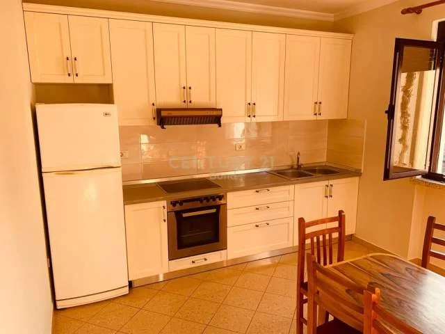 Tirane, jepet me qera apartament 400 Euro (Kodra e priftit)