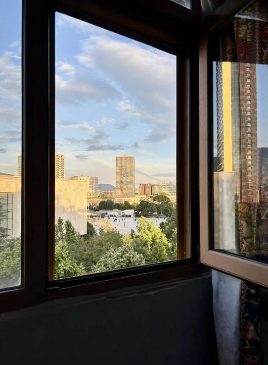 Tirane, jepet me qera apartament 3+1 , 125 € 