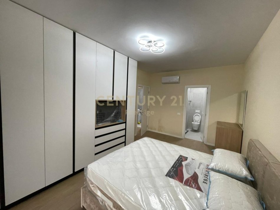 Tirane, jepet me qera apartament 2+1+Aneks+Ballkon Kati 2, 117 m² 1.300 € 