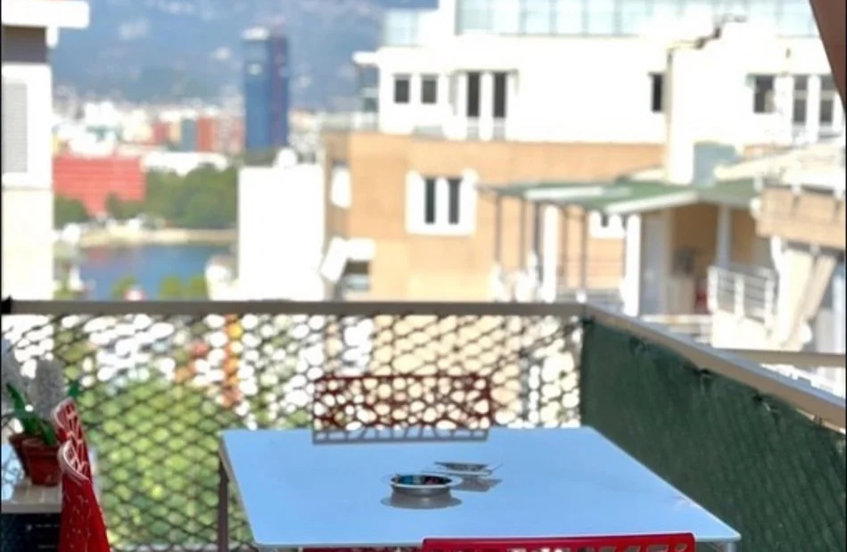 Tirane, jepet me qera apartament 2+1+Ballkon , 650 € (Liqeni i Thate)