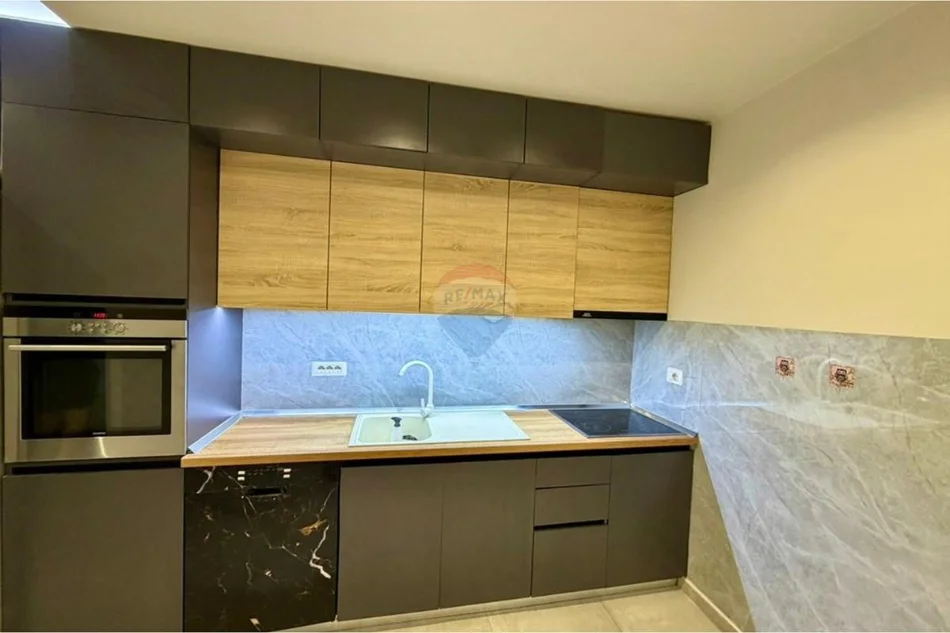 Tirane, shitet apartament 1+1+Ballkon , 85 m² 165.000 € (Kodra e Diellit 2)