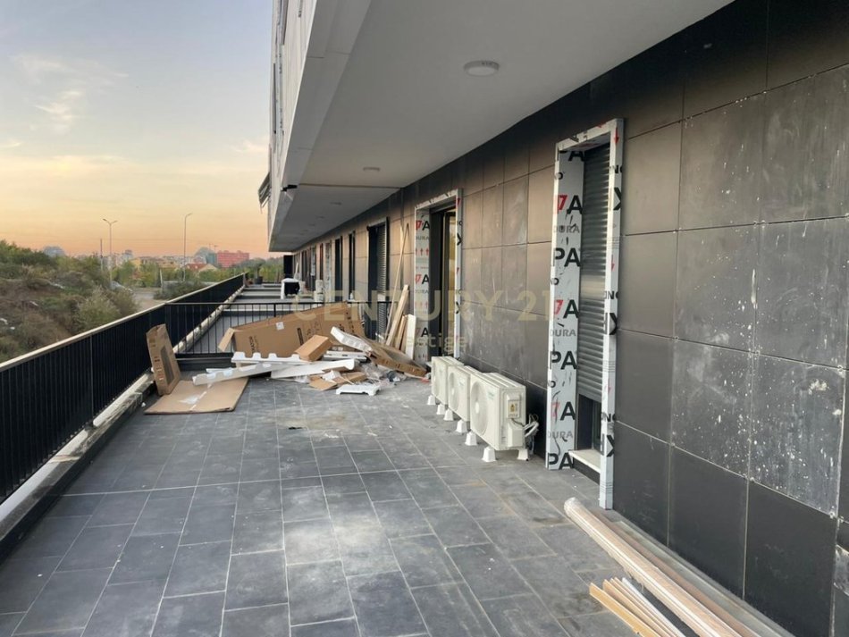 Tirane, jepet me qera apartament 2+1+Aneks+Ballkon Kati 2, 117 m² 1.300 € 