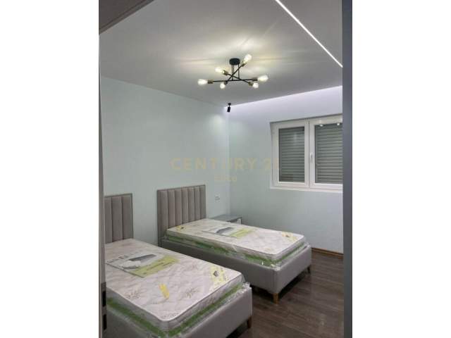 Tirane, jepet me qera apartament Dublex Kati 5, 99 m² 830 Euro (Qender, xhamia)