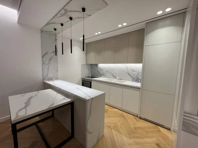 Tirane, jepet me qera apartament Kati 4, 80 m² 900 Euro (Komuna e parisit)