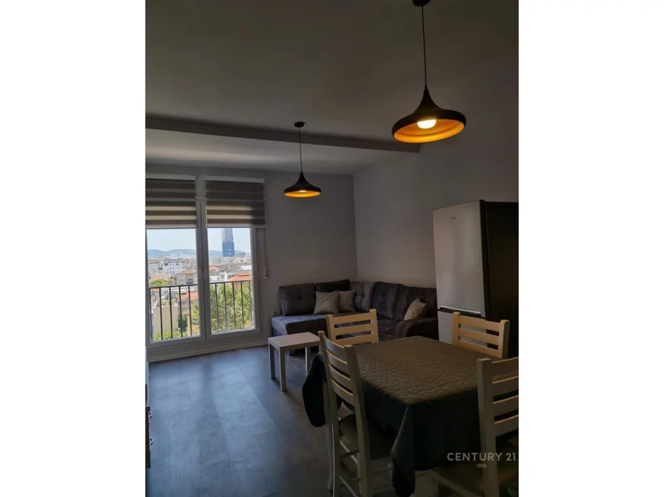 Tirane, jepet me qera apartament 1+1+Ballkon Kati 4, 75 m² 550 € (ali demi)