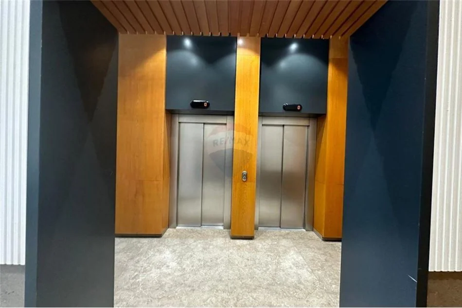 Tirane, jepet me qera zyre Kati 6, 60 m² 500 € 