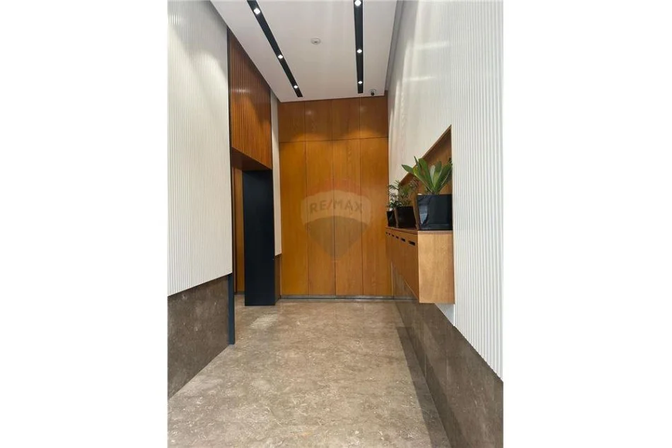 Tirane, jepet me qera zyre Kati 6, 60 m² 500 € 