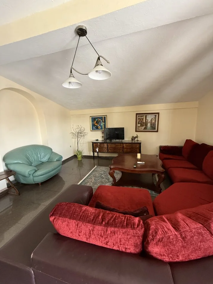 Tirane, jepet me qera apartament 2+1+Ballkon , 98 m² 450 € 