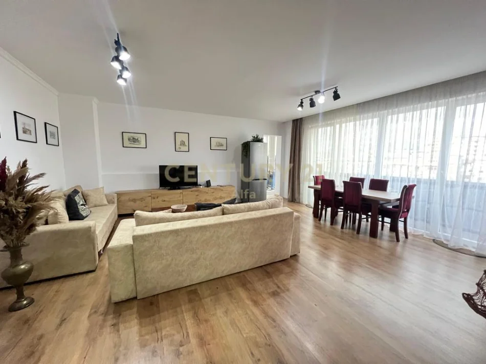 Tirane, jepet me qera apartament Kati 6, 84 m² 800 € (Qender Kafe Flora)