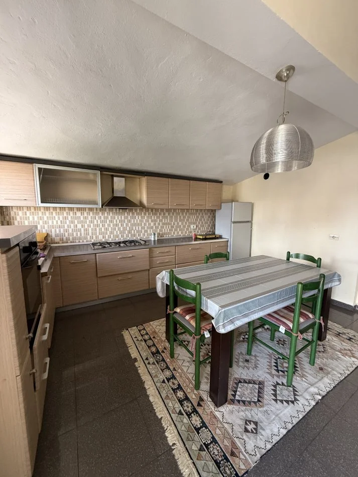 Tirane, jepet me qera apartament 2+1+Ballkon , 98 m² 450 € 