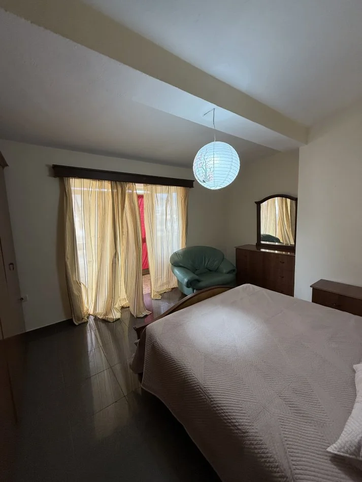 Tirane, jepet me qera apartament 2+1+Ballkon , 98 m² 450 € 