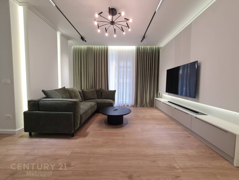 Tirane, jepet me qera apartament 3+1+Aneks+Ballkon Kati 2, 150 m² 2.000 € 