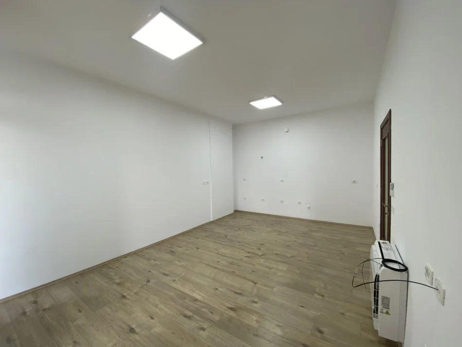 Tirane, jepet me qera 2+1+Ballkon Kati 3, 95 m² 700 € (Sali Butka)