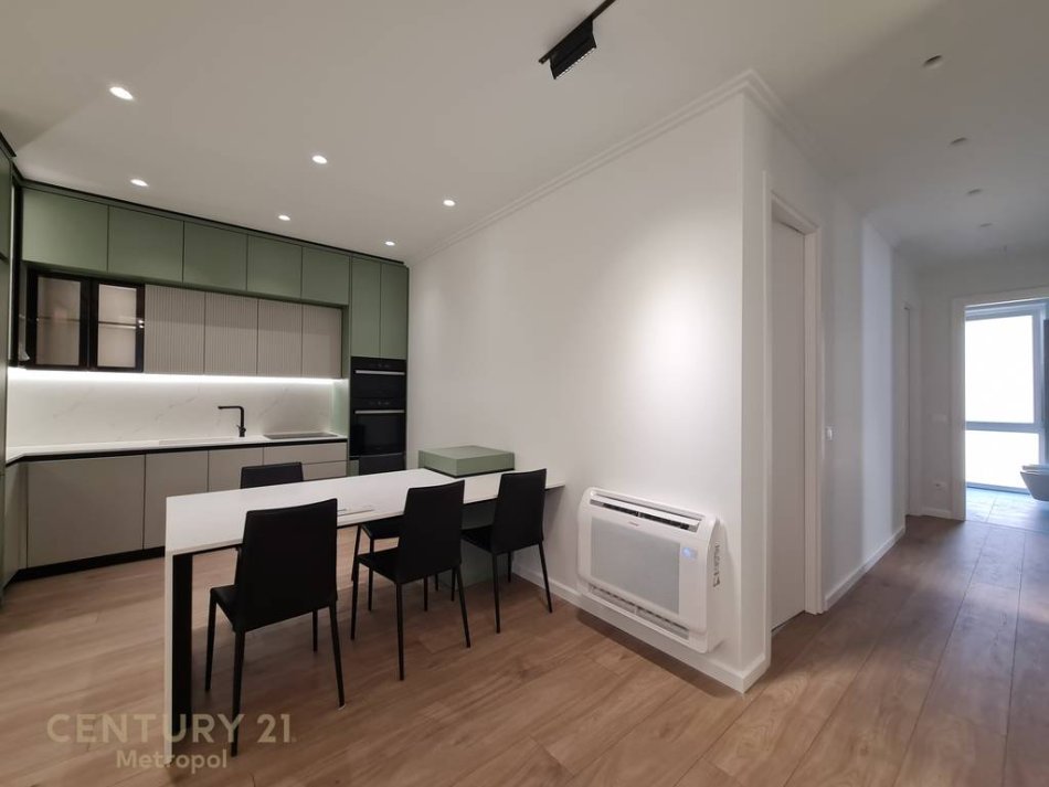 Tirane, jepet me qera apartament 3+1+Aneks+Ballkon Kati 2, 150 m² 2.000 € 