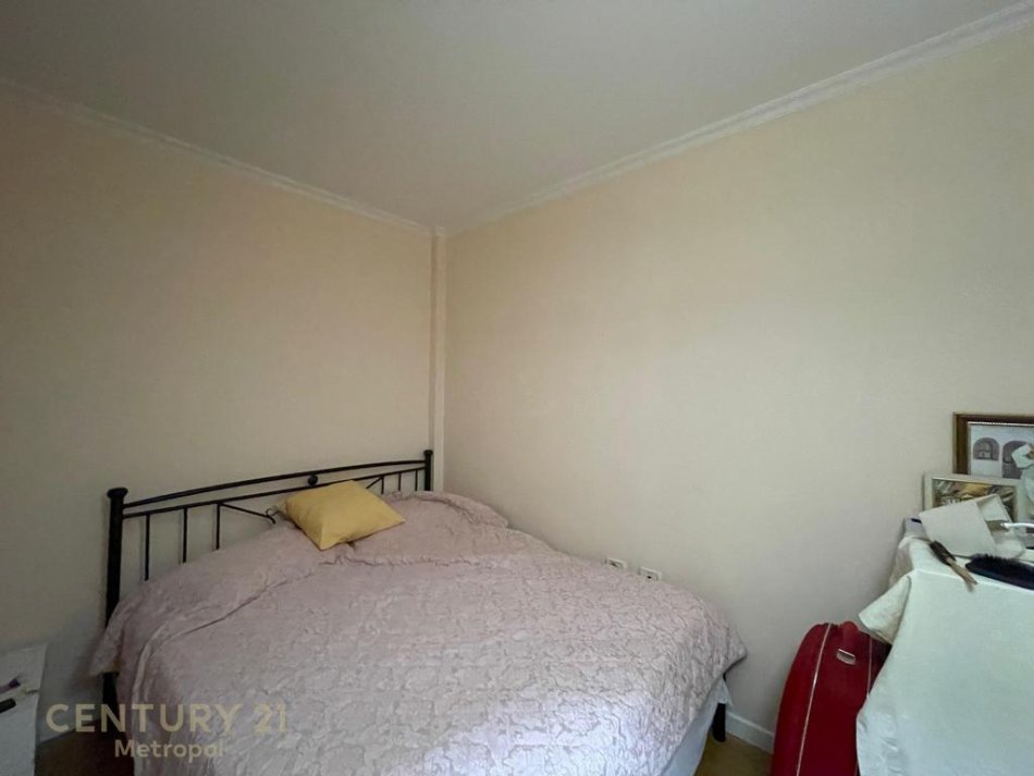 Tirane, jepet me qera apartament 2+1+Aneks+Ballkon Kati 2, 106 m² 1.200 € 