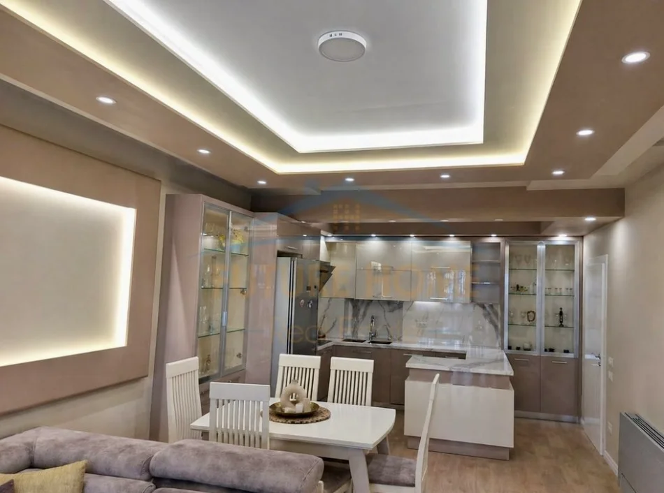 Tirane, jepet me qera apartament 2+1 Kati 3, 89 m² 950 € (Tafaj)