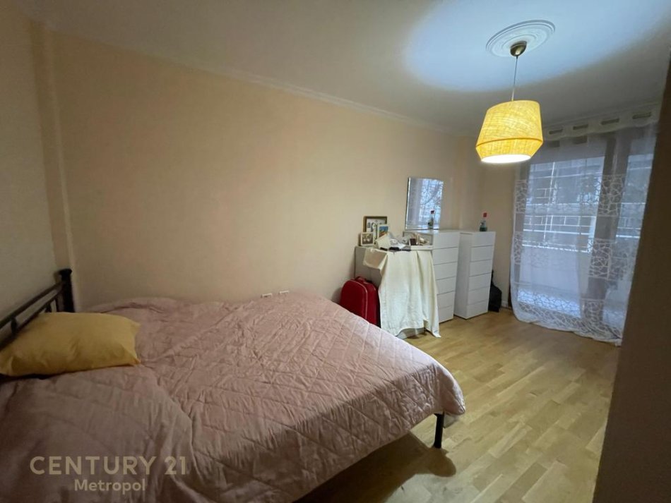 Tirane, jepet me qera apartament 2+1+Aneks+Ballkon Kati 2, 106 m² 1.200 € 