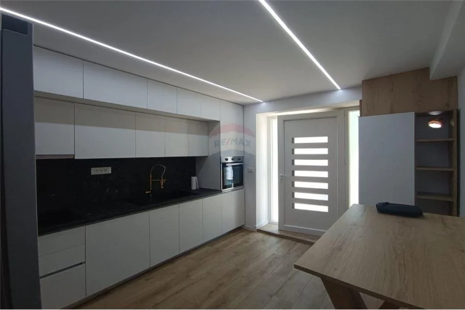 Tirane, jepet me qera apartament Kati 1, 40 m² 550 € 