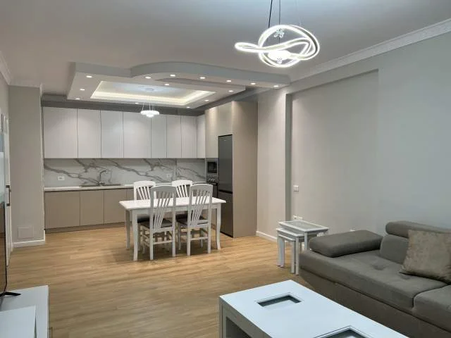 Tirane, jepet me qera apartament Kati 2, 130 m² 850 Euro (Komuna e parisit)