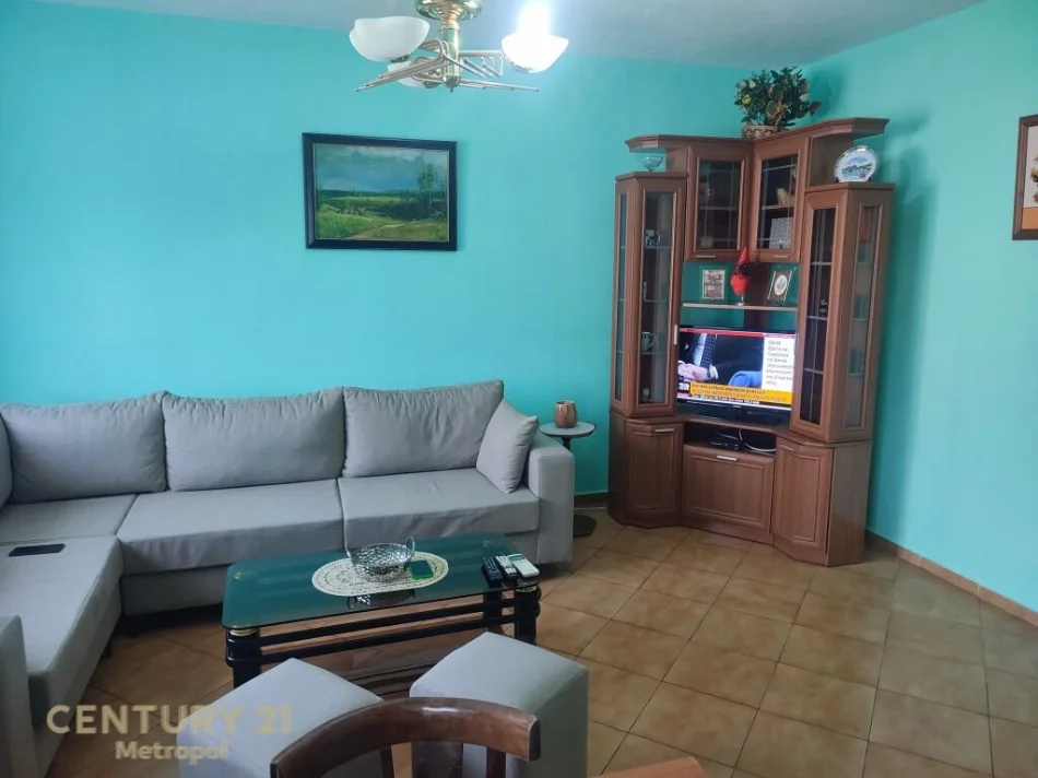 Tirane, jepet me qera apartament 1+1+Ballkon Kati 3, 60 m² 400 € (Diplomat 2)
