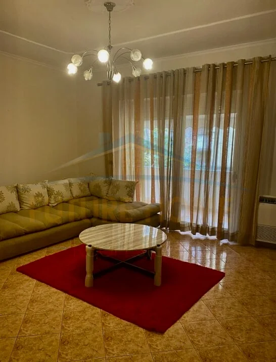 Tirane, jepet me qera apartament 3+1 Kati 2, 120 m² 800 € 