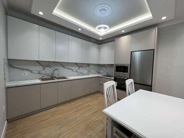 Tirane, jepet me qera apartament Kati 2, 130 m² 850 Euro (Komuna e parisit)