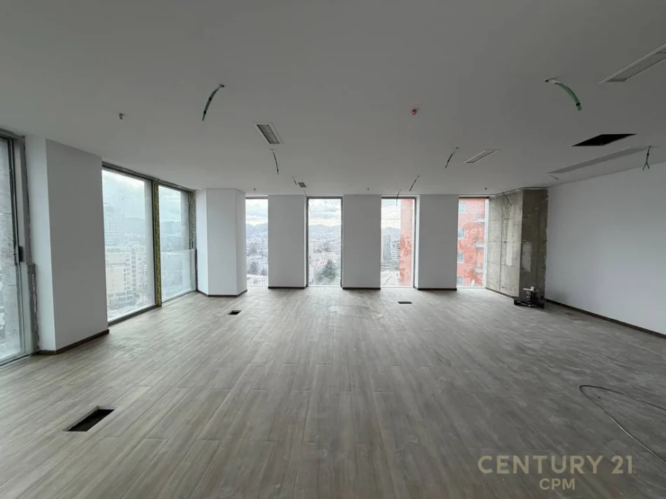 Tirane, jepet me qera zyre Kati 13, 140 m² 2.900 € (Downtown One)