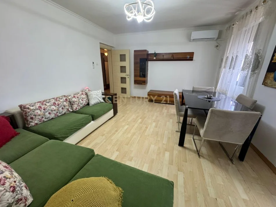 Tirane, jepet me qera apartament 2+1 Kati 4, 71 m² 700 € (ish ekspozita)