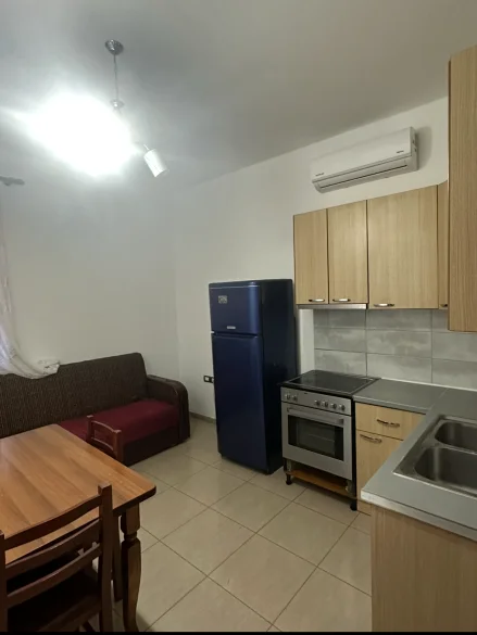 Tirane, jepet me qera apartament 1+1 Kati 1, 40 m² 330 € (Rruga Havzi Nela.)
