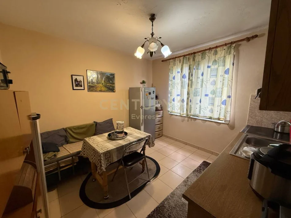 Tirane, shitet apartament 3+1 Kati 4, 93 m² 217.000 € (Gjykata e rrethit)