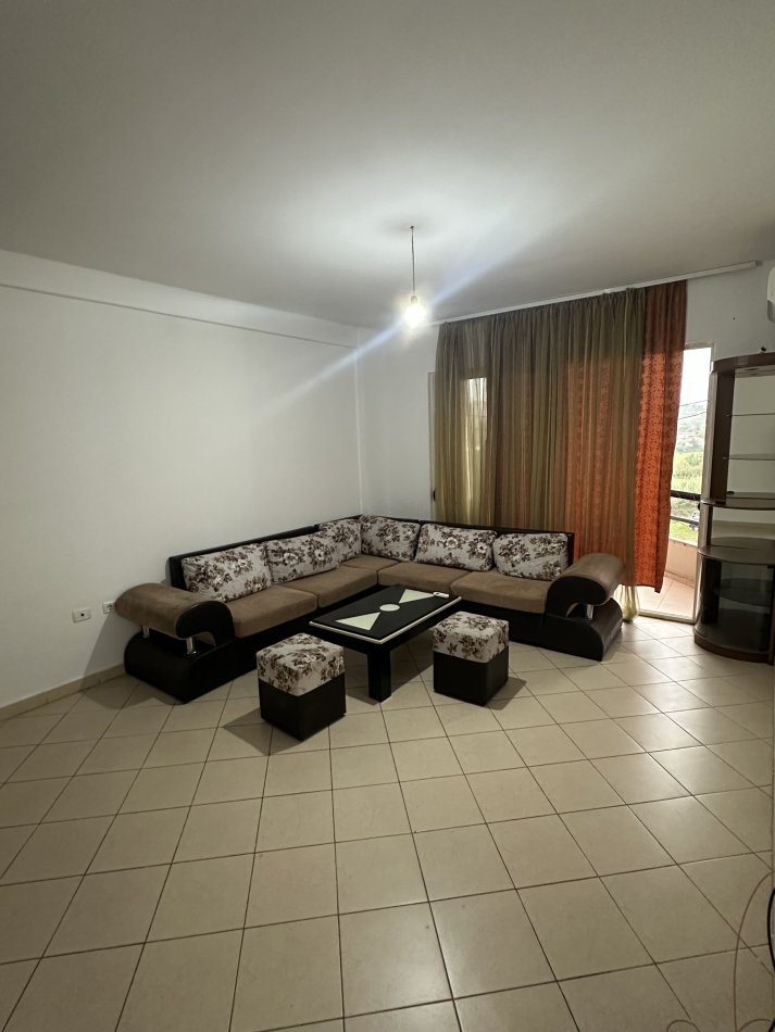 Tirane, jepet me qera apartament 1+1 Kati 4, 77 m² 300 € 