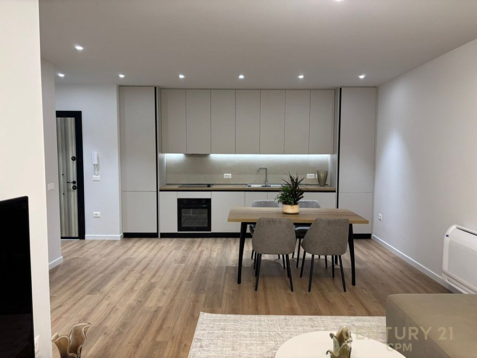 Tirane, jepet me qera apartament 1+1+Aneks+Ballkon Kati 4, 75 m² 850 € 