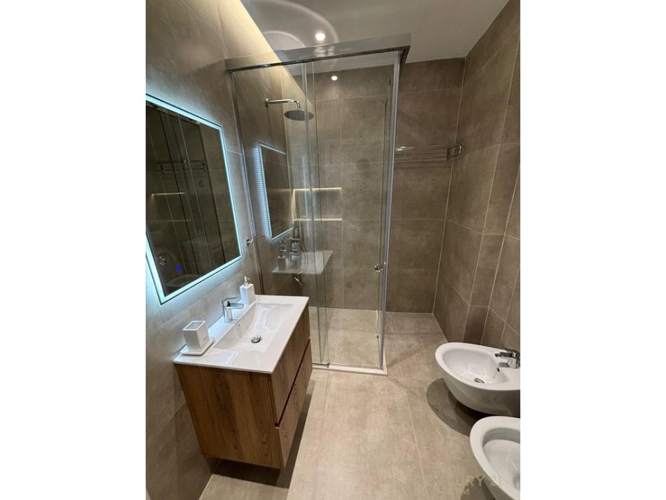 Tirane, jepet me qera apartament 1+1+Aneks+Ballkon Kati 4, 75 m² 850 € 