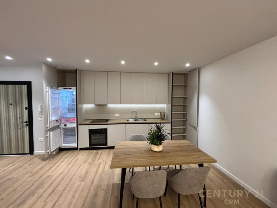 Tirane, jepet me qera apartament 1+1+Aneks+Ballkon Kati 4, 75 m² 850 € 