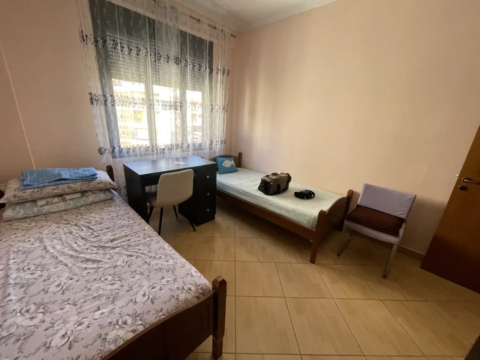 Vlore, jepet me qera apartament 2+1+Ballkon Kati 7, 650 € (Lungomare Rruga : Shyqyr Ali Merka)