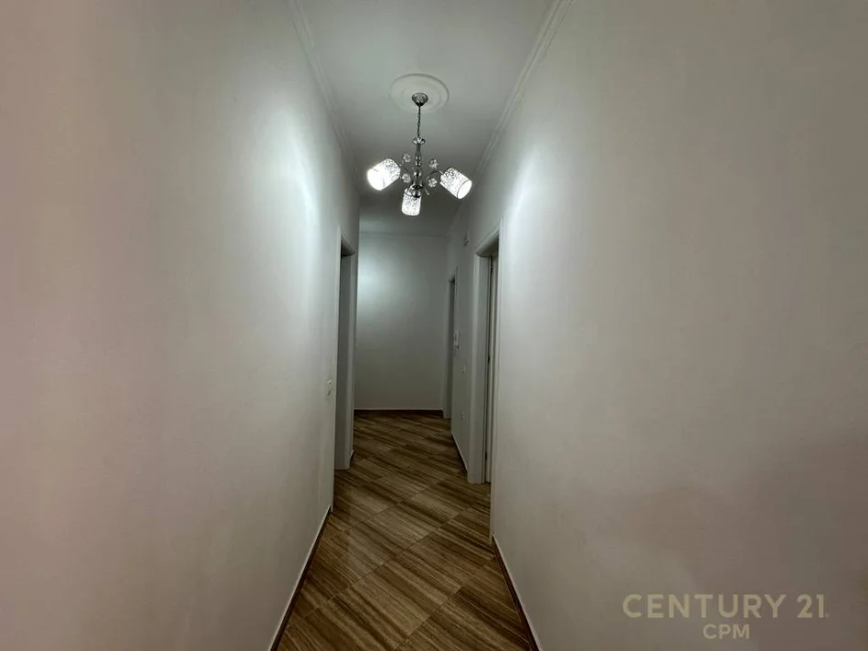 Tirane, jepet me qera apartament 2+1 Kati 1, 107 m² 600 € (Green City)