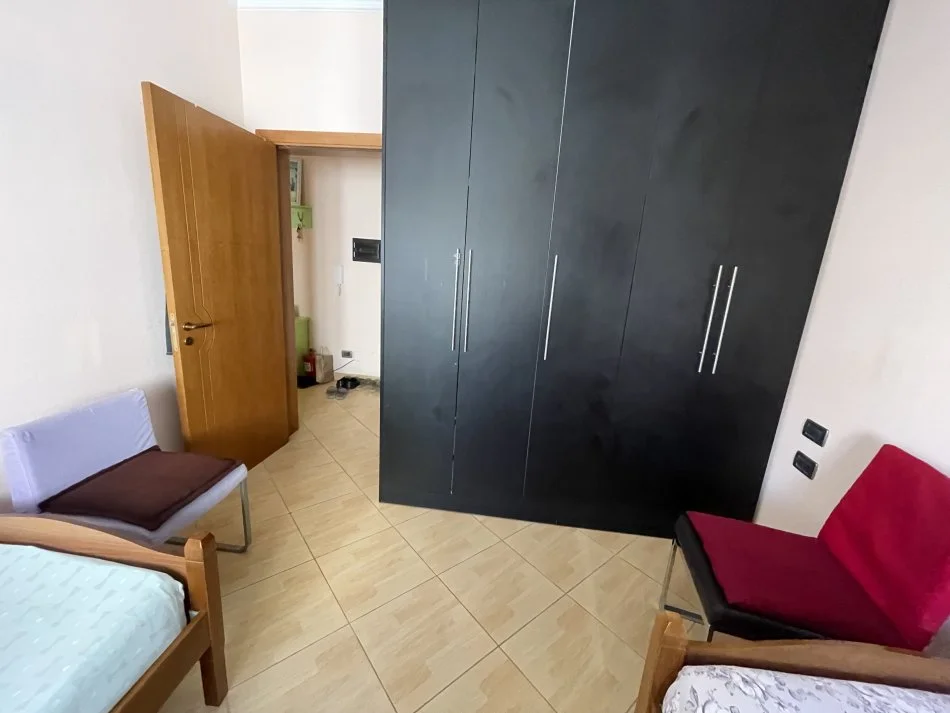 Vlore, jepet me qera apartament 2+1+Ballkon Kati 7, 650 € (Lungomare Rruga : Shyqyr Ali Merka)