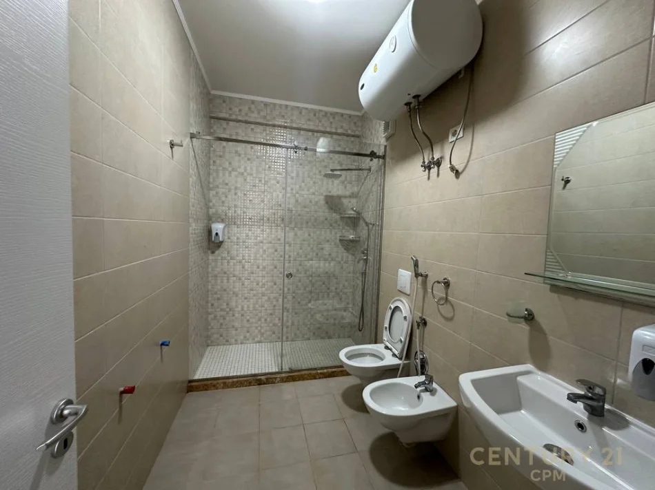 Tirane, jepet me qera apartament 2+1 Kati 1, 107 m² 600 € (Green City)