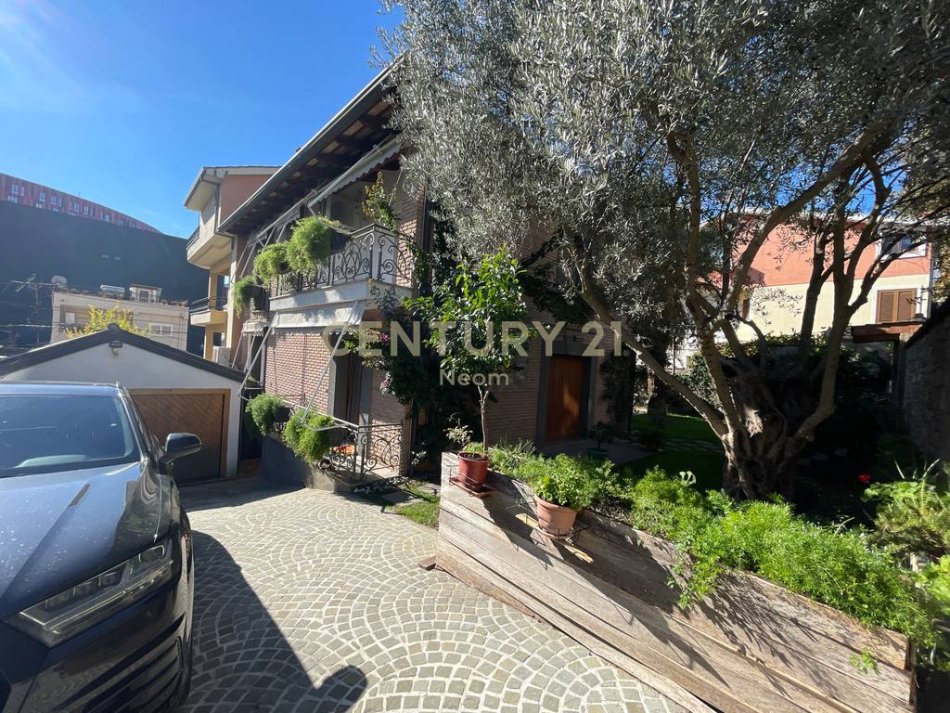 Tirane, jepet me qera Vile 2 Katshe Kati 2, 500 m² 4.500 € 