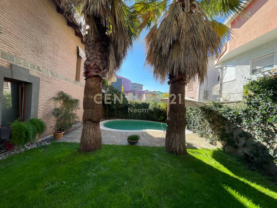 Tirane, jepet me qera Vile 2 Katshe Kati 2, 500 m² 4.500 € 