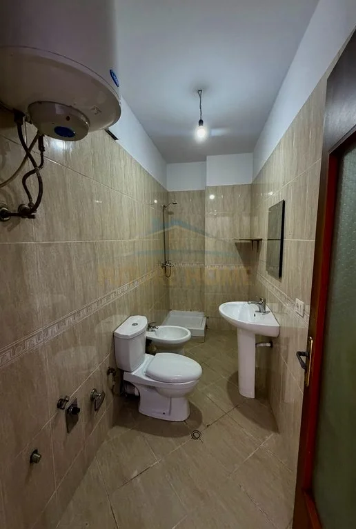 Tirane, jepet me qera apartament 2+1 Kati 6, 89 m² 450 € 