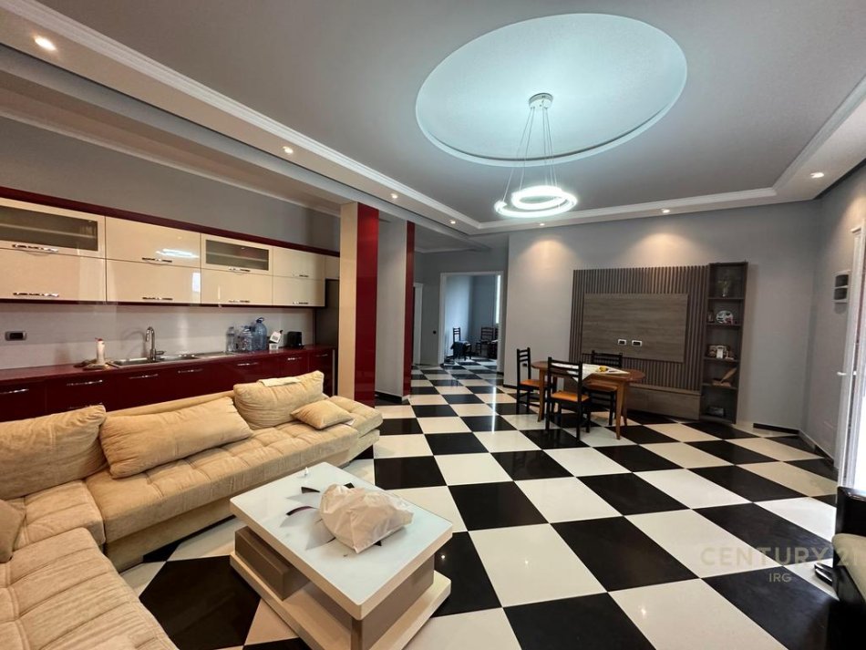 Tirane, jepet me qera Vile 2 Katshe Kati 2, 300 m² 1.200 € (Berzhite)