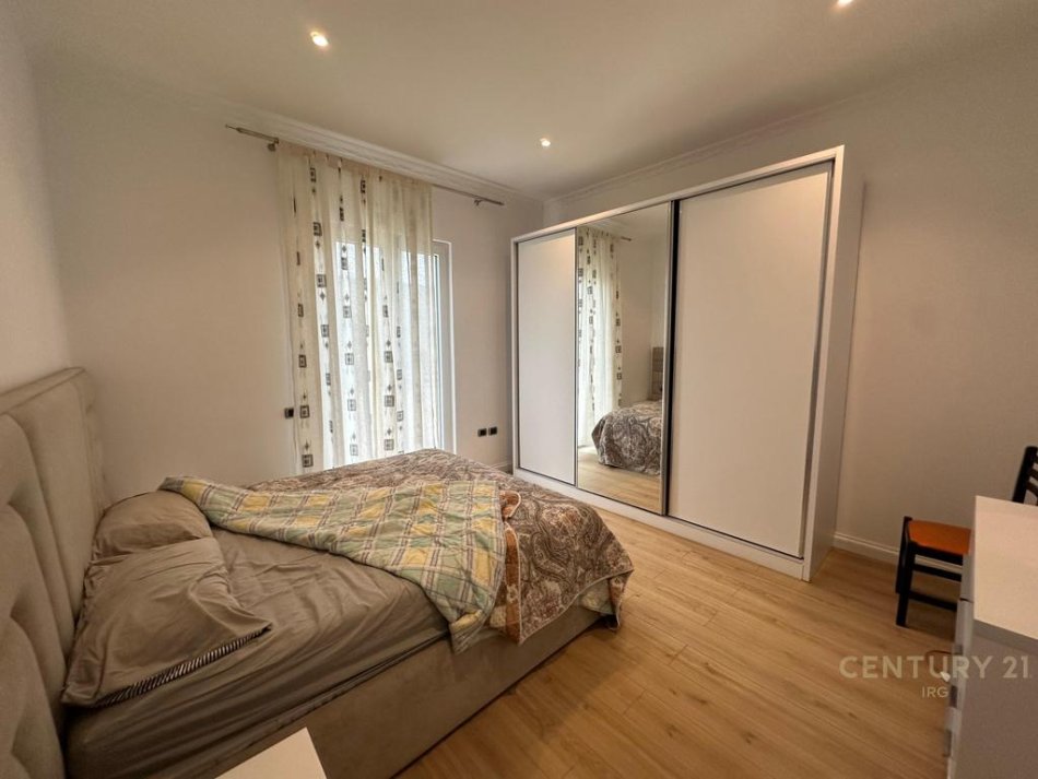 Tirane, jepet me qera Vile 2 Katshe Kati 2, 300 m² 1.200 € (Berzhite)