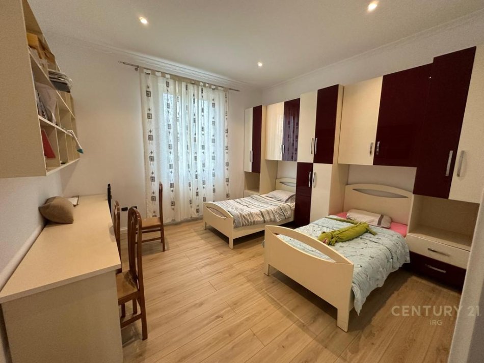 Tirane, jepet me qera Vile 2 Katshe Kati 2, 300 m² 1.200 € (Berzhite)