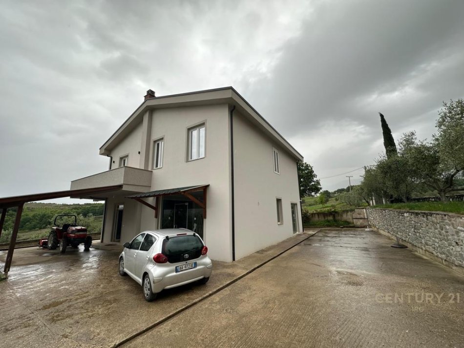 Tirane, jepet me qera Vile 2 Katshe Kati 2, 300 m² 1.200 € (Berzhite)