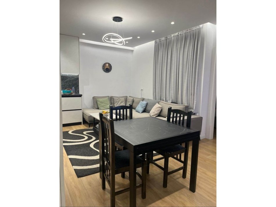 Tirane, jepet me qera apartament 2+1+Aneks+Ballkon Kati 2, 85 m² 850 € 