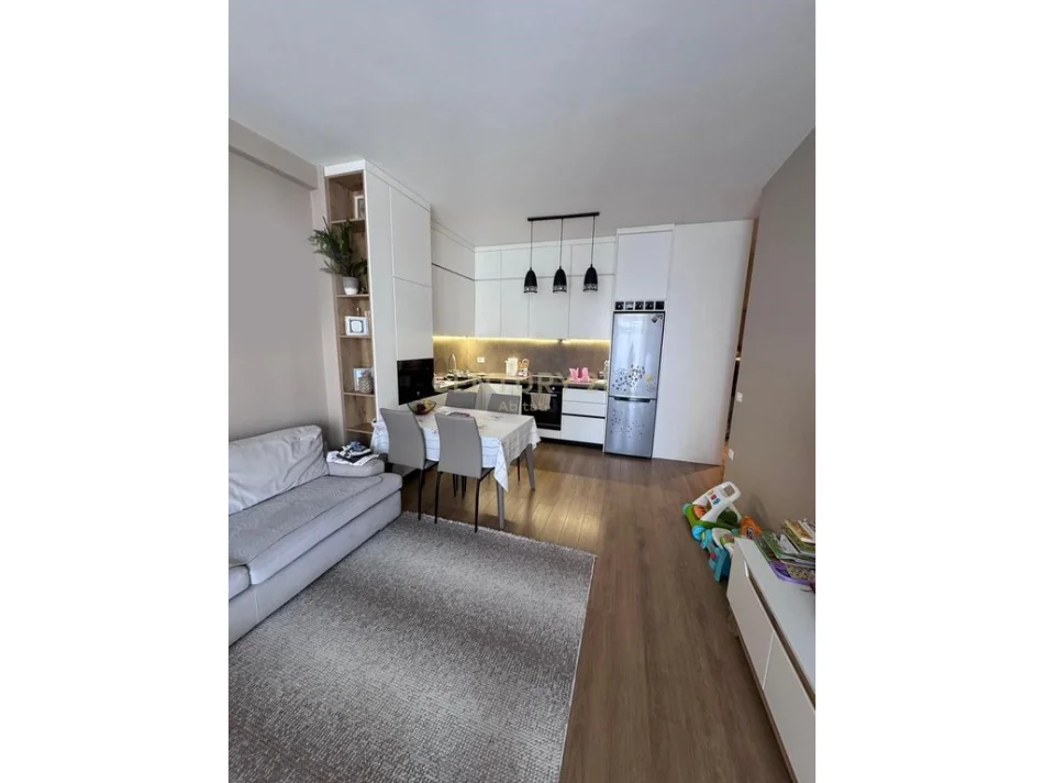 Tirane, shitet apartament 2+1+Ballkon Kati 5, 84 m² (Kompleksi Kika)