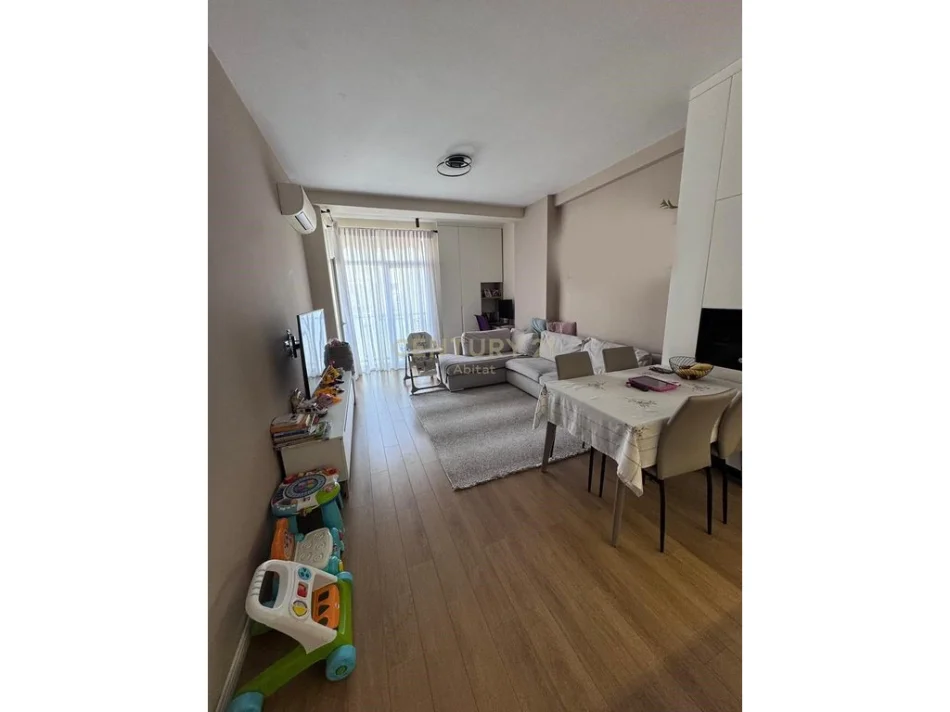 Tirane, shitet apartament 2+1+Ballkon Kati 5, 84 m² (Kompleksi Kika)