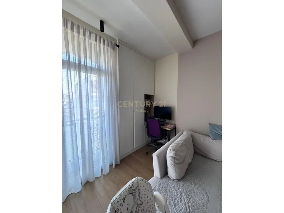 Tirane, shitet apartament 2+1+Ballkon Kati 5, 84 m² (Kompleksi Kika)