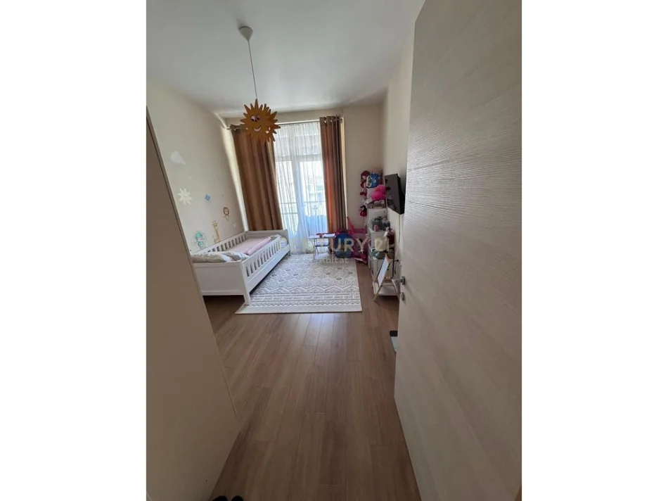 Tirane, shitet apartament 2+1+Ballkon Kati 5, 84 m² (Kompleksi Kika)